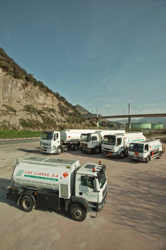 Camiones de distribución de gasóleo a domicilio y en empresas Las Llanas